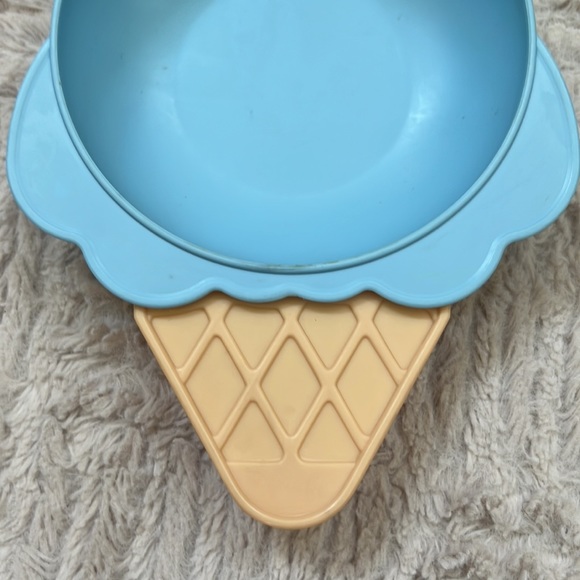 Ice cream cone bowls and spoons Set of 4 bowls and 4 spoons - Picture 10 of 16